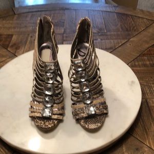 Sam Edelman sz 7.5. 4.5 in.heels snake skin print